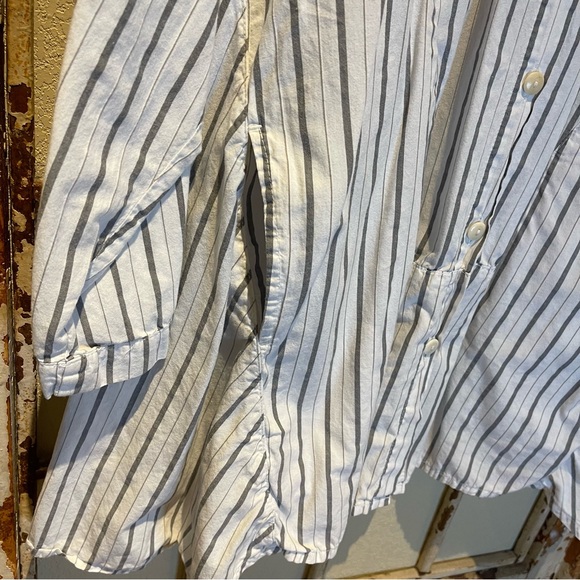 Iridium Striped Button Front  Top White Gray Stripe S - Picture 7 of 12